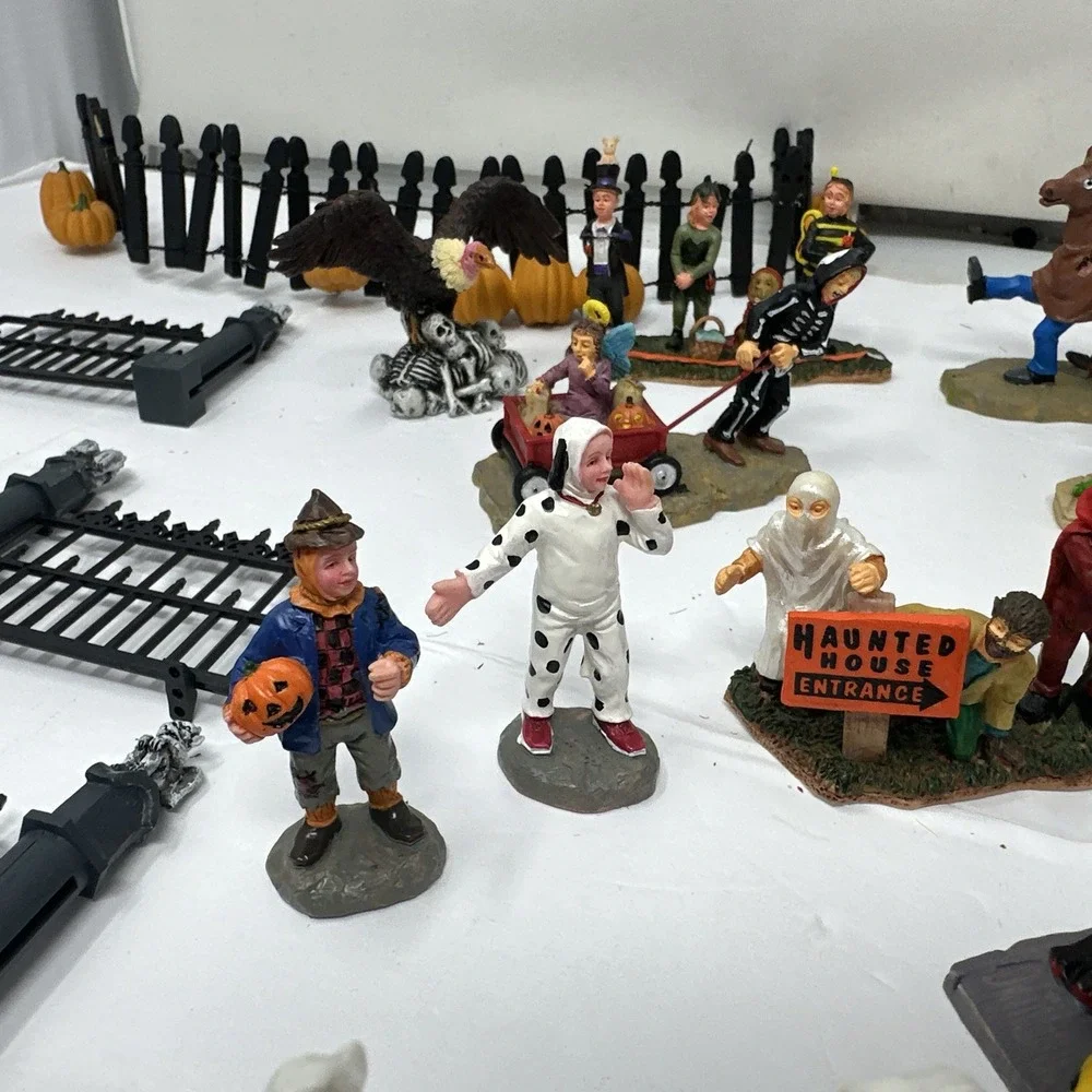 Big MIX lot Lemax Spooky Town halloween Vintage Retired
